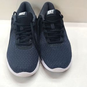 Size 10 men's Nike shoes black